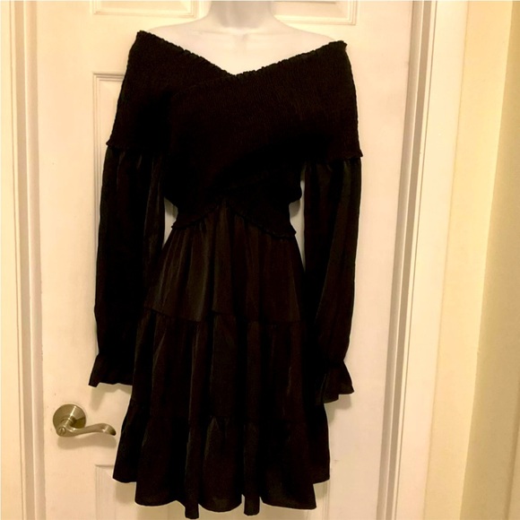 Beachsissi  Smocked Top On/Off Shoulder Black Dress Size M - Picture 1 of 11